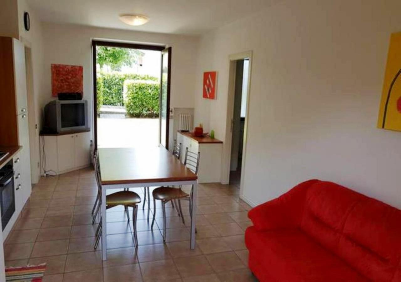 Appartamento Con Piscina A Lazise Exterior photo